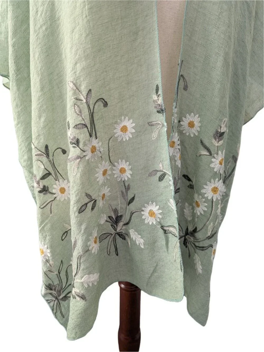 NWOT Sage Green Open-front Woven Kimono with Embroidered Daisy Hem